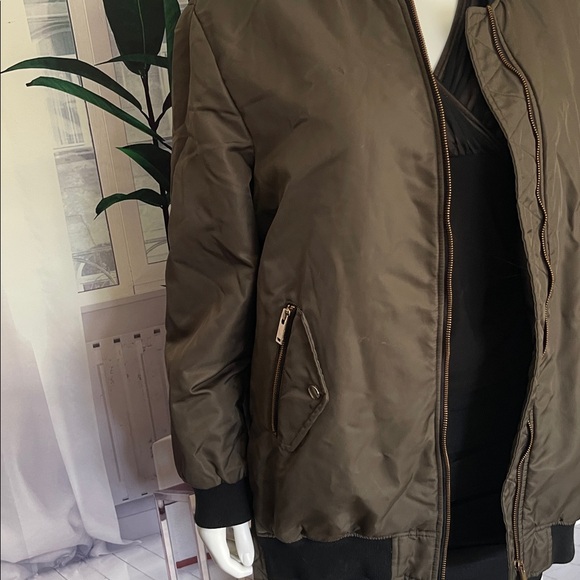 Zara Basic Outterwear Bomber Style Army Green Oversized Jacket. Size L B14 - Picture 3 of 8